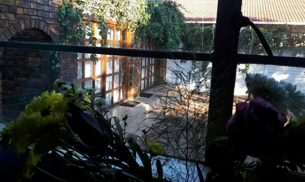 Фото Self Catering Studio Cottage