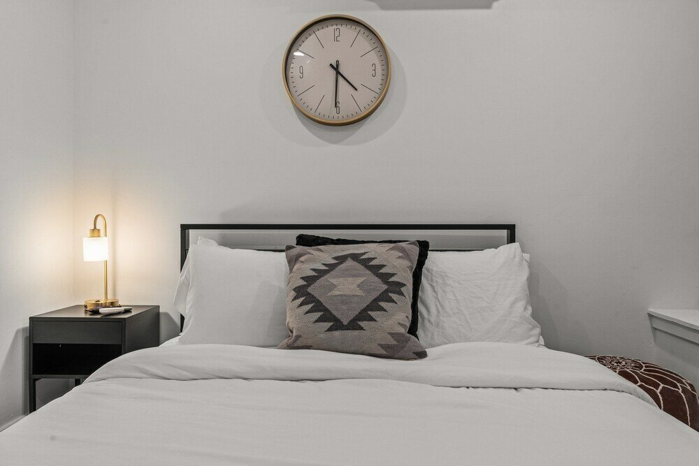 Фото Luxurious Modern Apt Near Art Museum