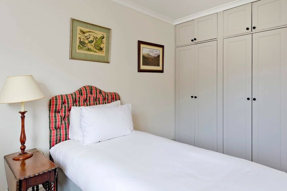 Фото Bright 2-bed Apartment in Fashionable Chelsea