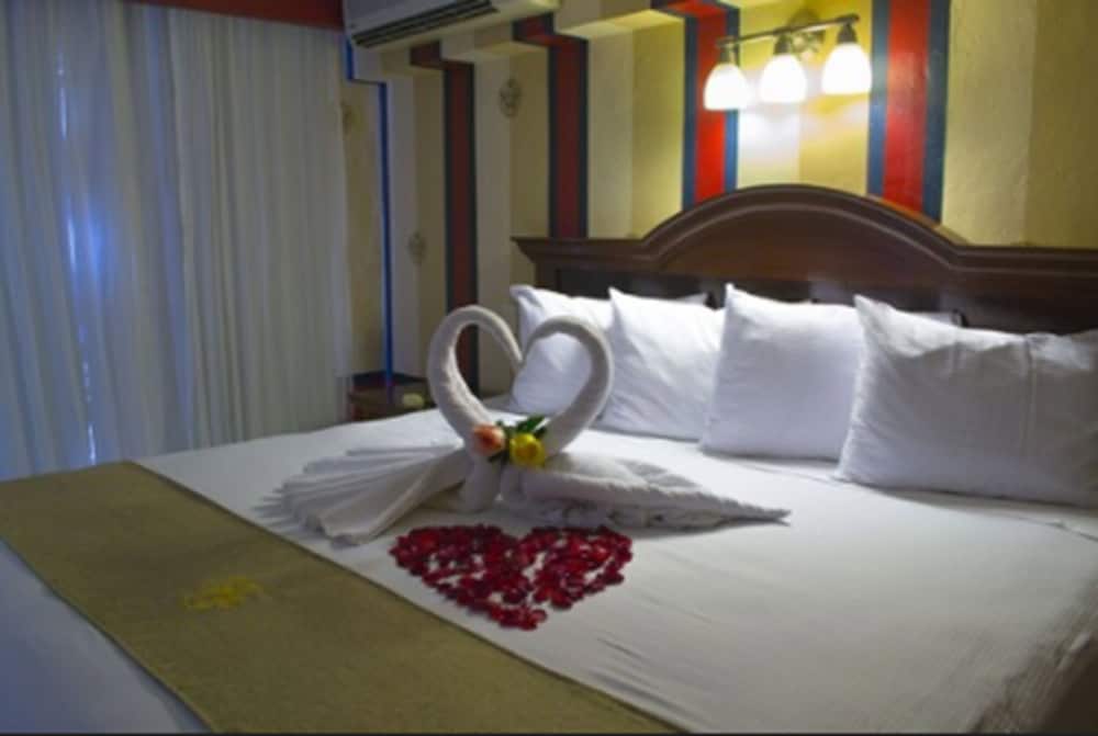 Фото Hotel Plaza Colonial