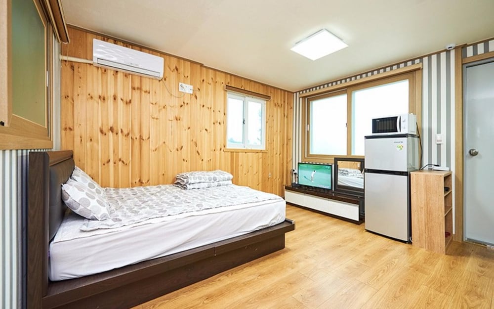 Фото Yeosu Dolsan Healing Pension