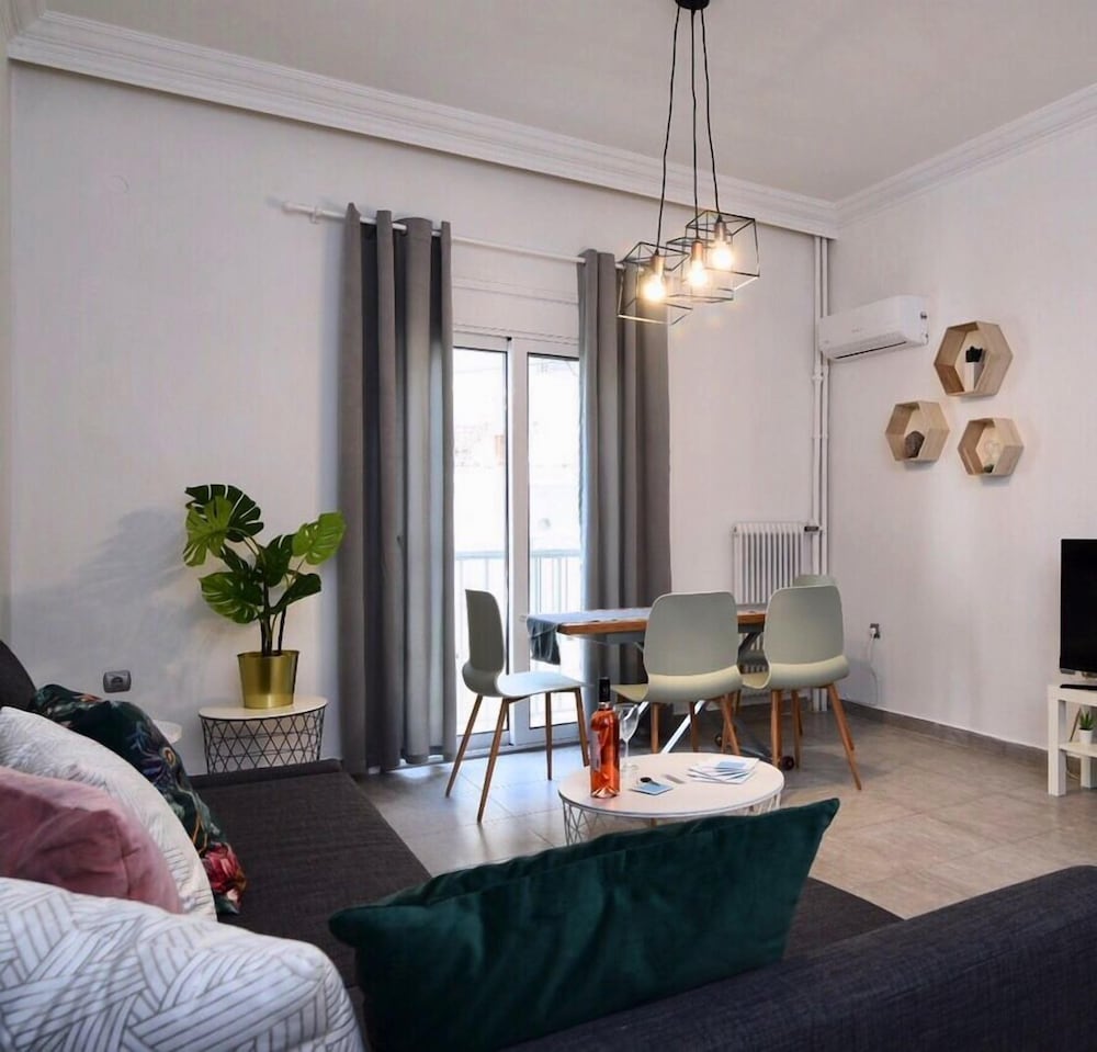 Фото New Apartment in the heart of Koukaki Orlof str