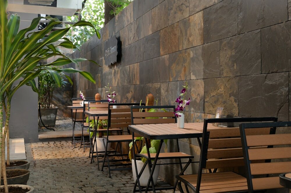 Фото Lazdana Hotel Bangalore