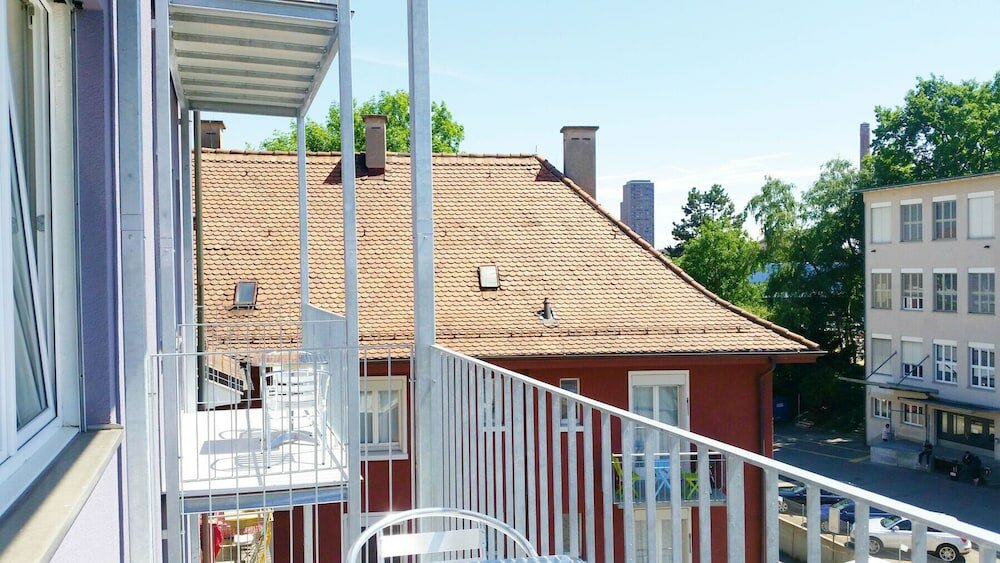 Фото HITrental Letzigrund - Apartment