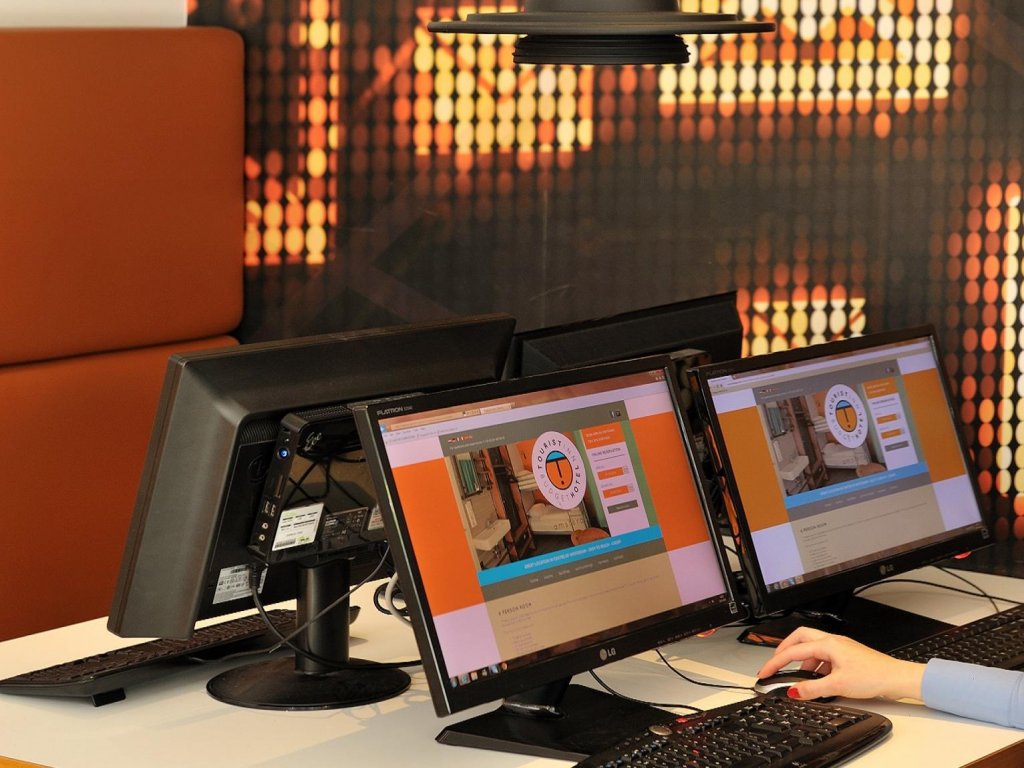 Фото Tourist Inn Budget Hotel - Hostel