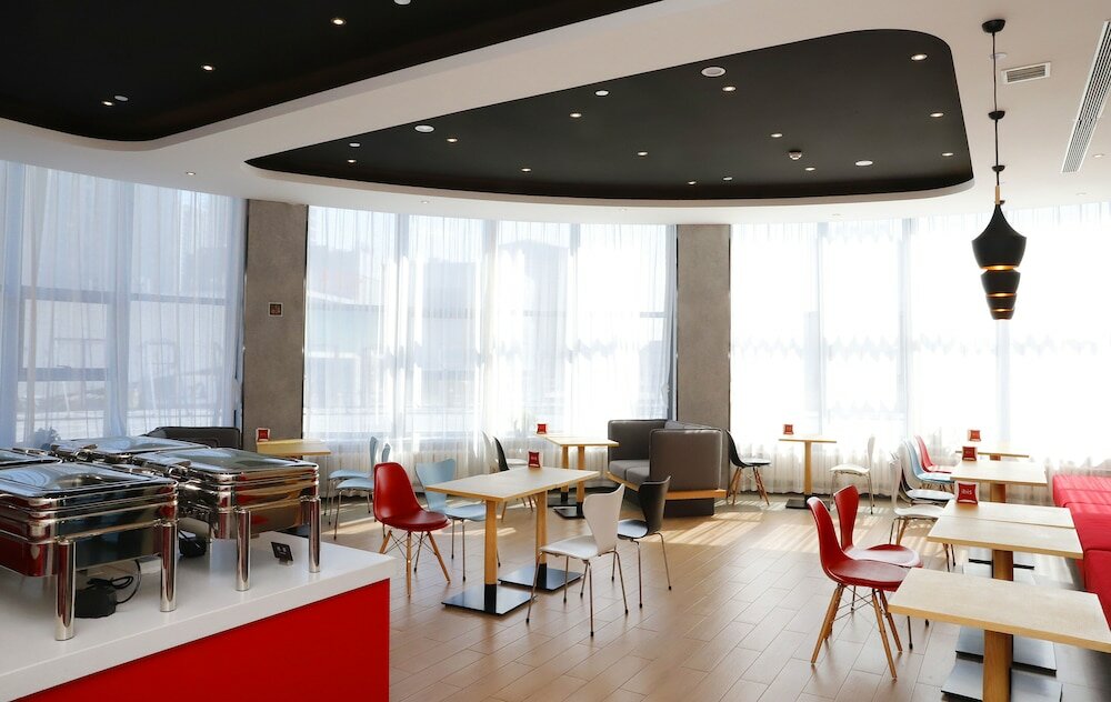 Фото Ibis Harbin West Railway Station Wanda plaza hotel