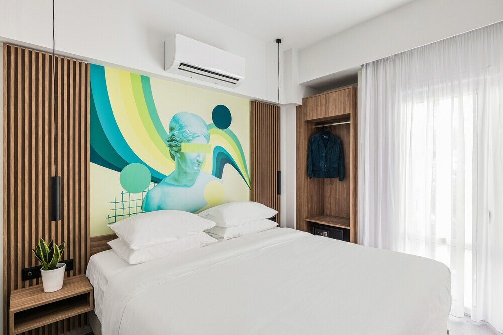 Фото The Q Hotel