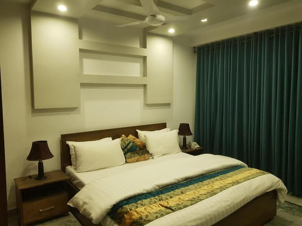 Фото Hotel Holiday