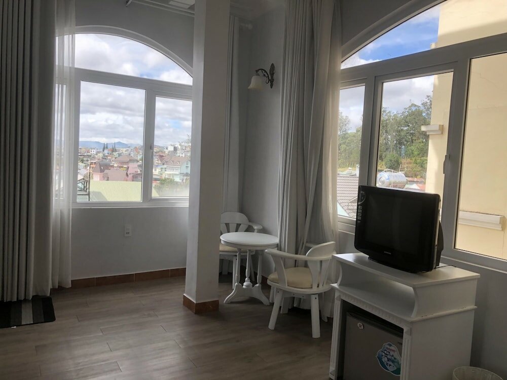 Фото Le Petit Paris Hotel Dalat