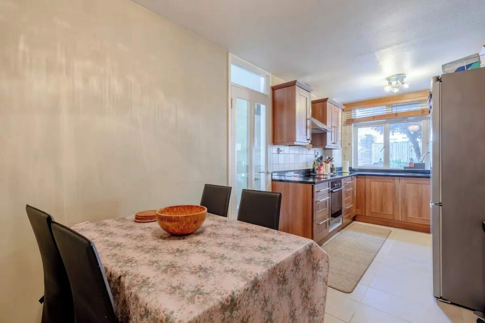 Фото Lovely 3bd Family Home With Garden - North Sheen