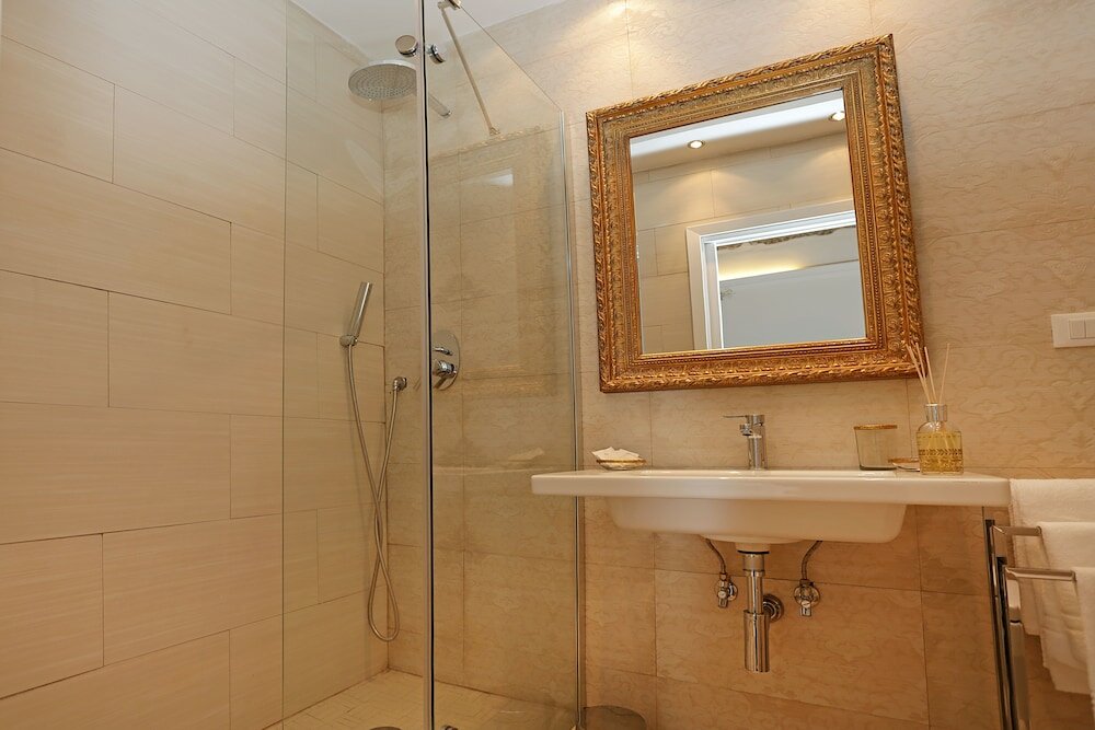 Фото Madonna de’ Monti Suites