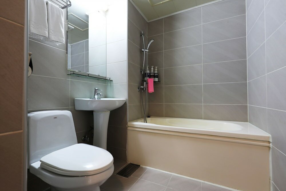 Фото Ace Family Hotel