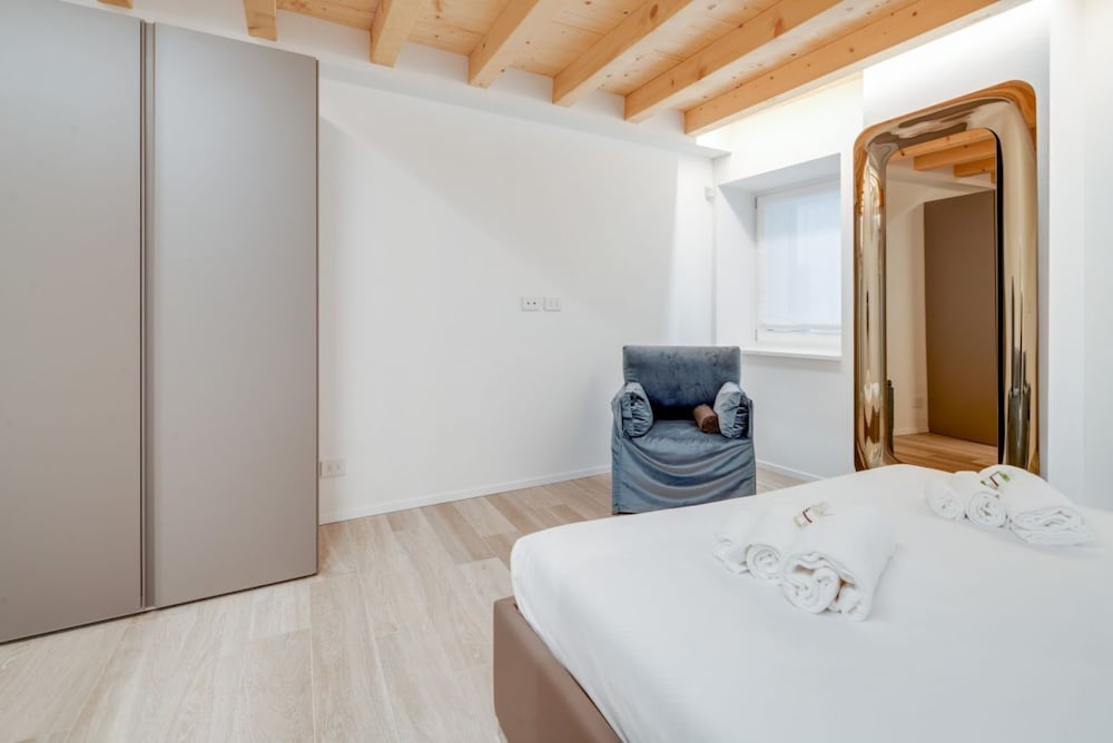 Фото Luxury & Charming Piazzetta San Giorgio Apartments
