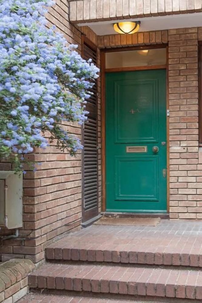 Фото Stylish Apartments next to Buckingham Palace