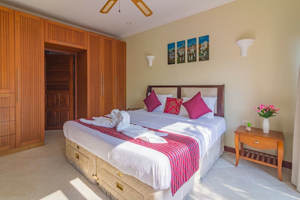 Фото 2 Bed Majestic Villa Near Beach