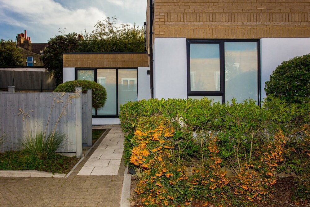 Фото Cosy 2 Bedroom House Near Greenwich