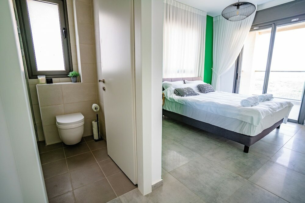 Фото Modern with Balcony Over Looking the Sea