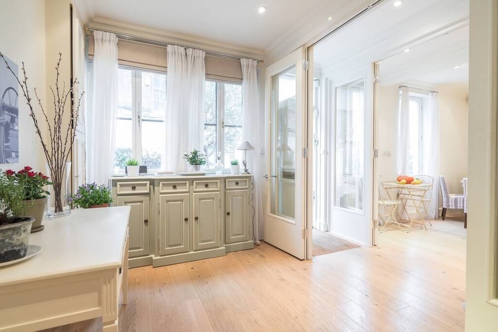 Фото Lovely 3 bedroom house South Kensington