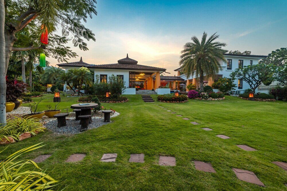 Фото Bali Style Mansion In Great Location Hg