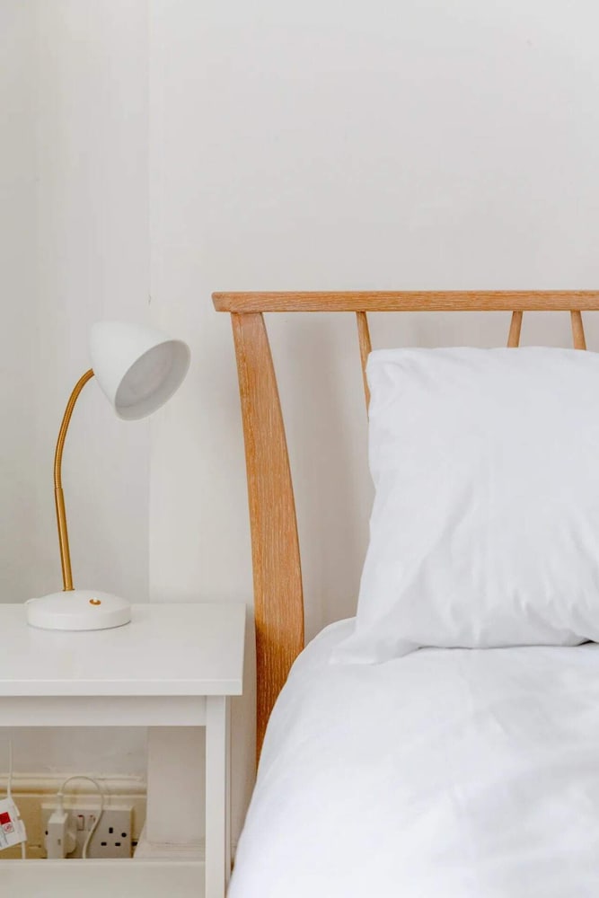 Фото Inviting 4bd House - Greenwich