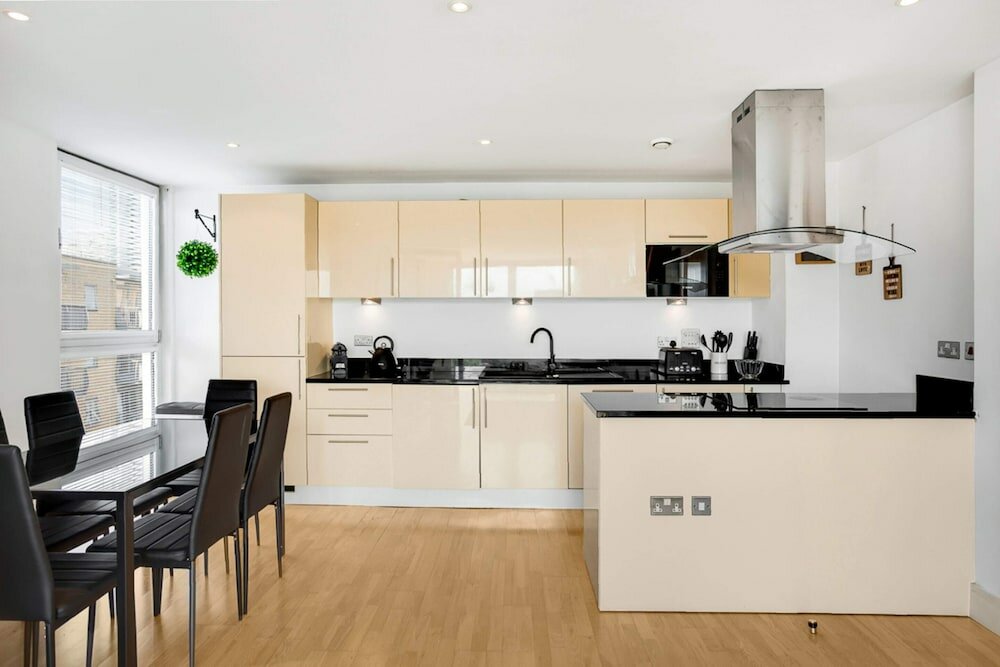 Фото Panoramic London: 3-bed City Oasis