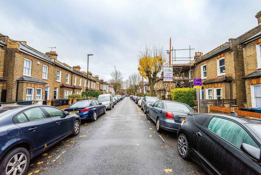 Фото Charming Victorian Family Home in Wimbledon