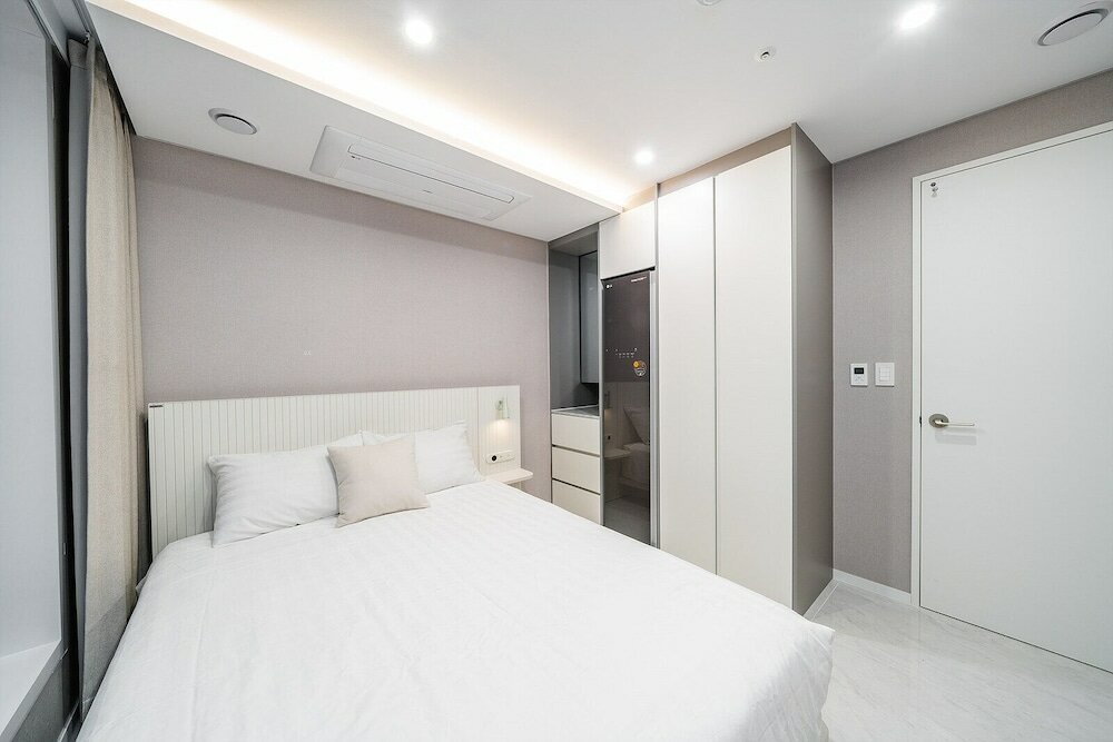 Фото Seocho Intoraon Hotel and Residence