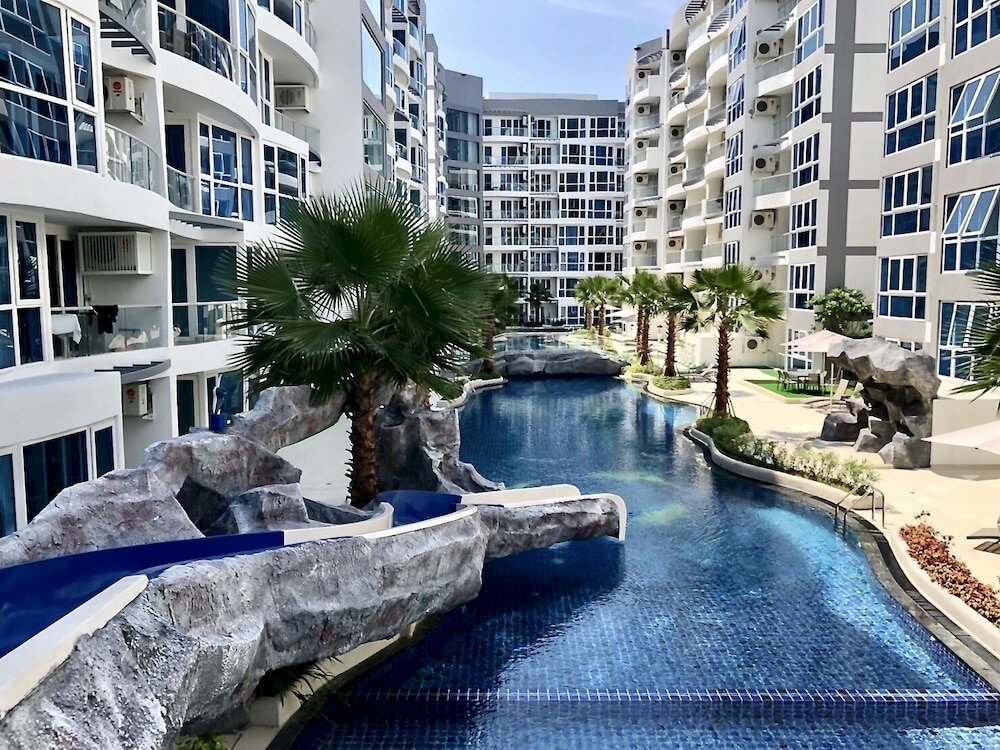 Фото Luxury Apartments in Grand Avenue