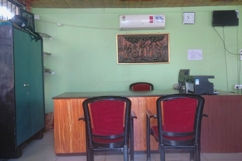 Фото Oyo 27907 Greater Kailash The Palace