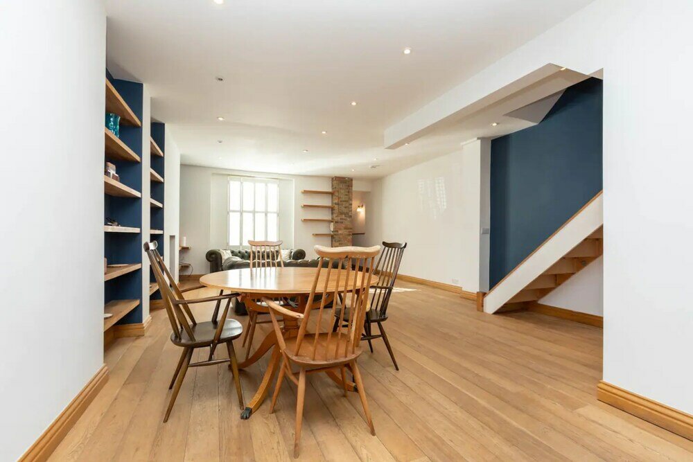 Фото Charming 2 Bedroom House in Angel