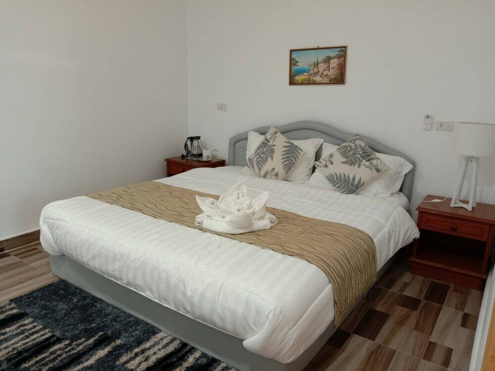 Фото Chaiyai River Front Hotel