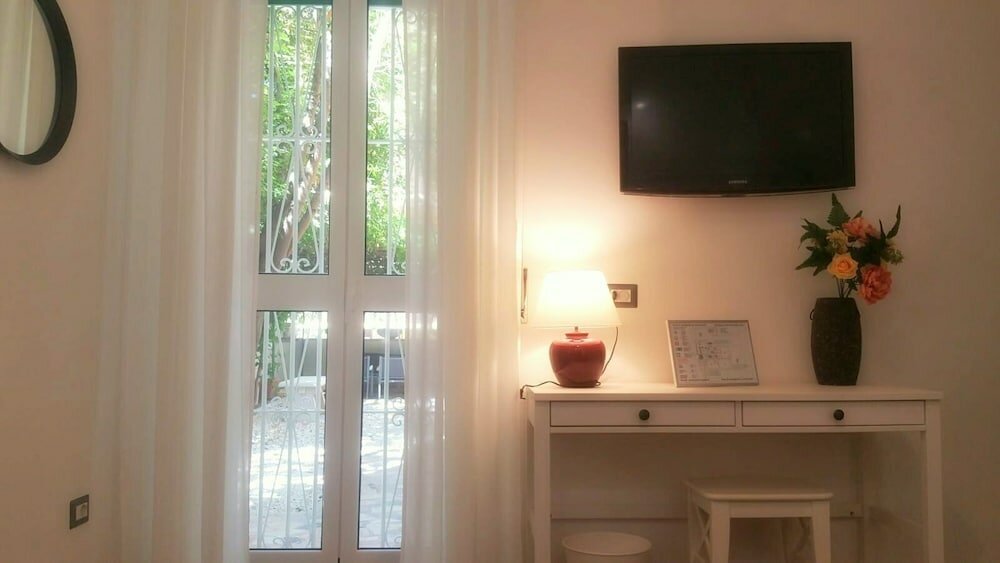 Фото Garden House - Luxury Guest House