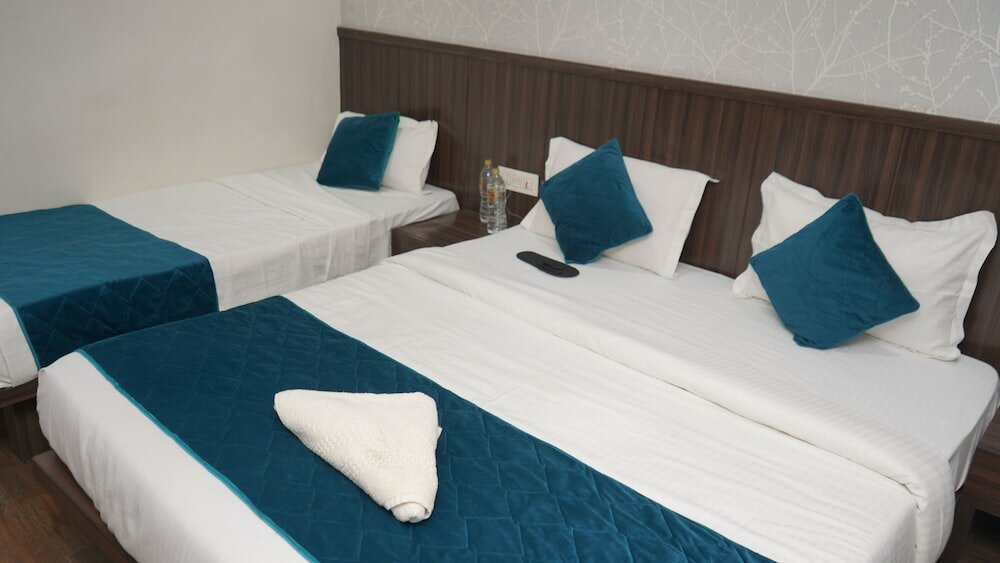 Фото Qotel Hotel Rajori Garden