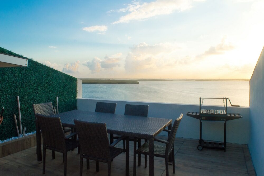 Фото Beachfront Penthouses at Brisas by The Spot