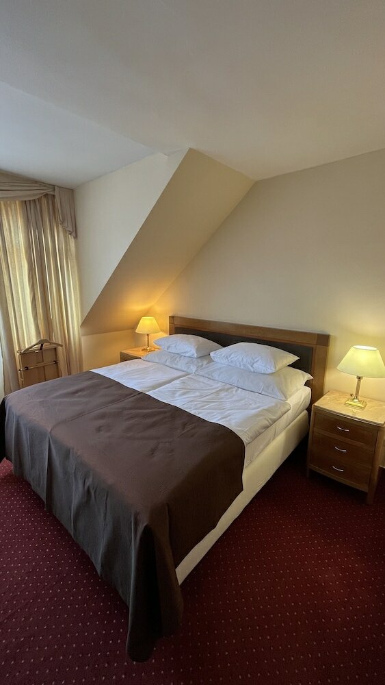 Фото Fleur De Lis Hotel