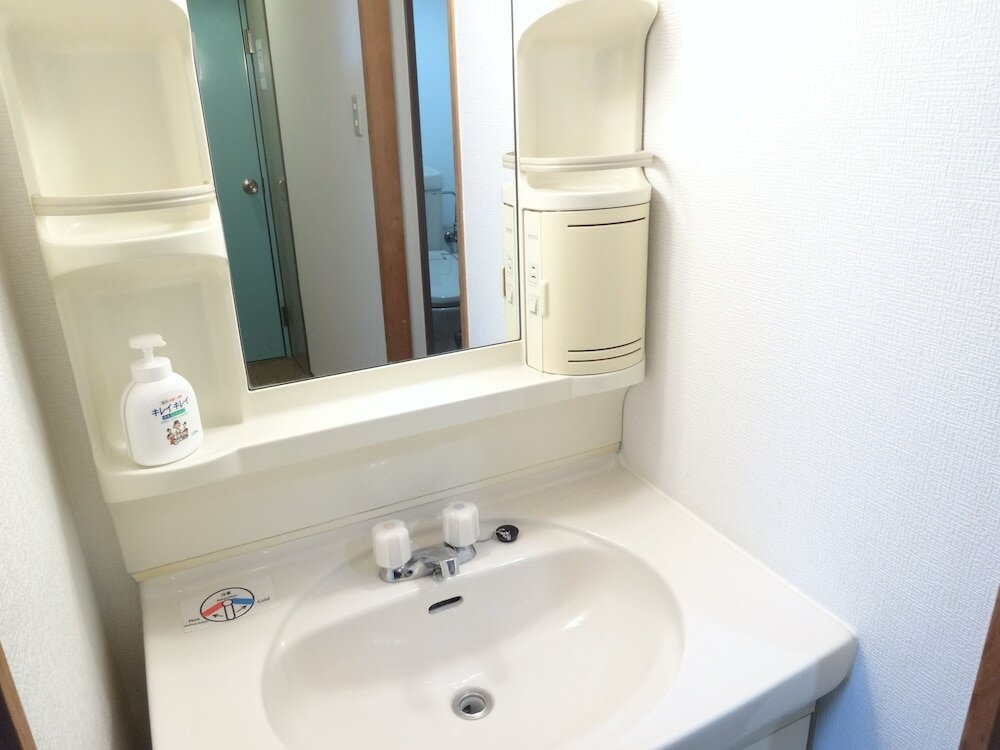 Фото T&k Hostel Kobe Sannomiya East