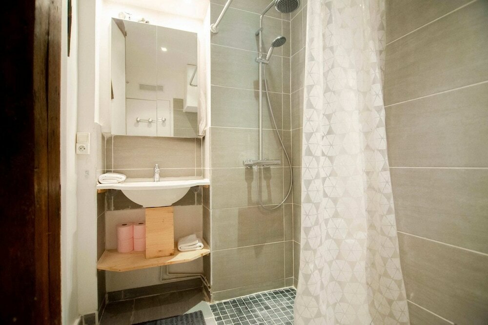 Фото Bright and Spacious Notting Hill Nest