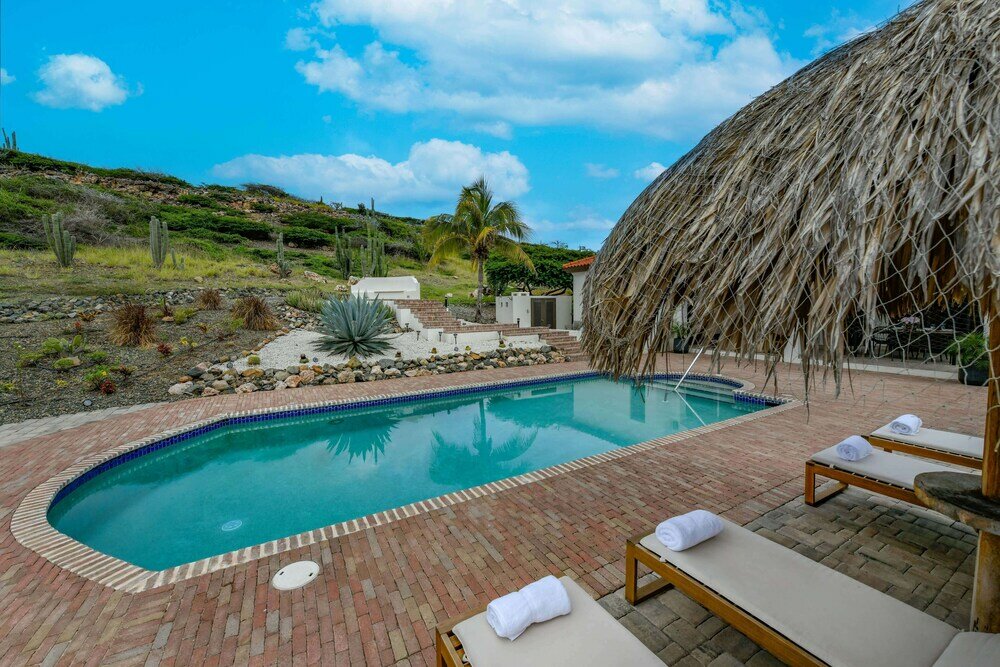 Фото New Gorgeous Listing With Hot Tub& Golf Course View! in Tierra del Sol!
