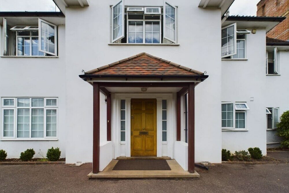 Фото The Richmond Park Hideaway - Cozy 5bdr House With Garden + Rooftop Terrace