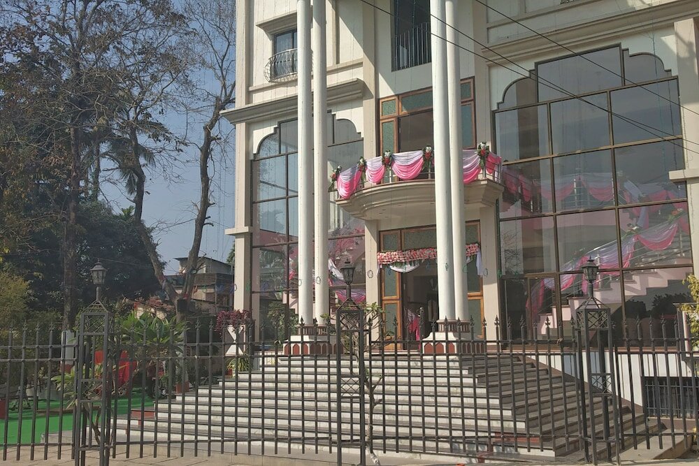 Фото Oyo 27907 Greater Kailash The Palace