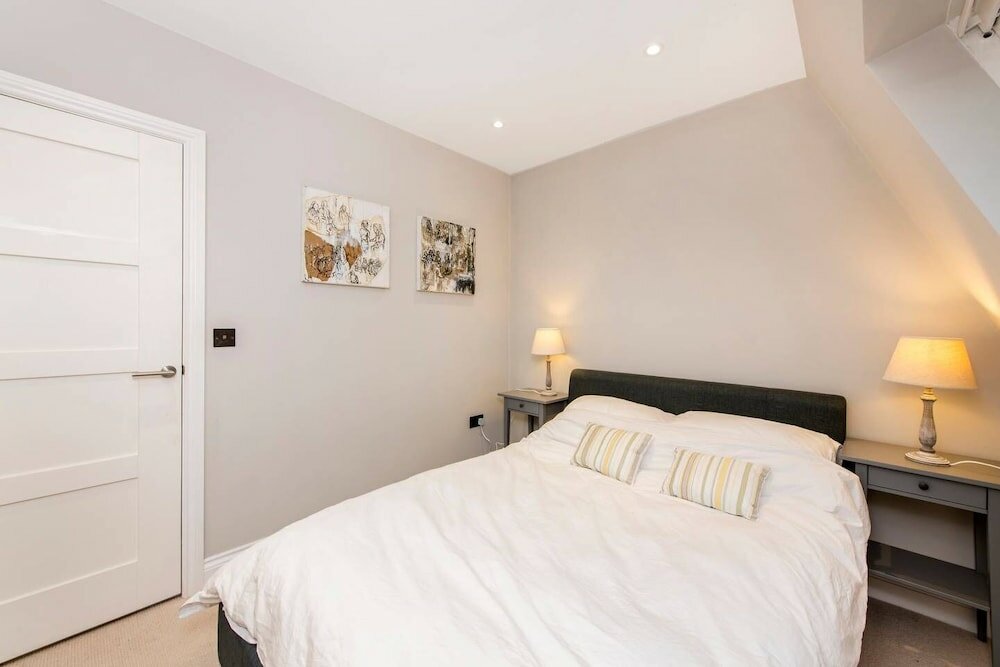Фото Charming Apartment Close to Notting Hill