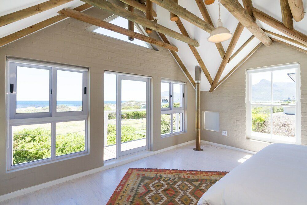 Фото Fin Whale Beach House