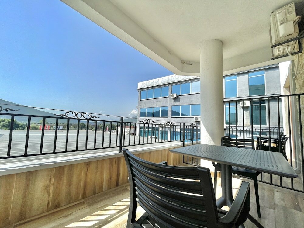 Фото Hotel Opera Jaz