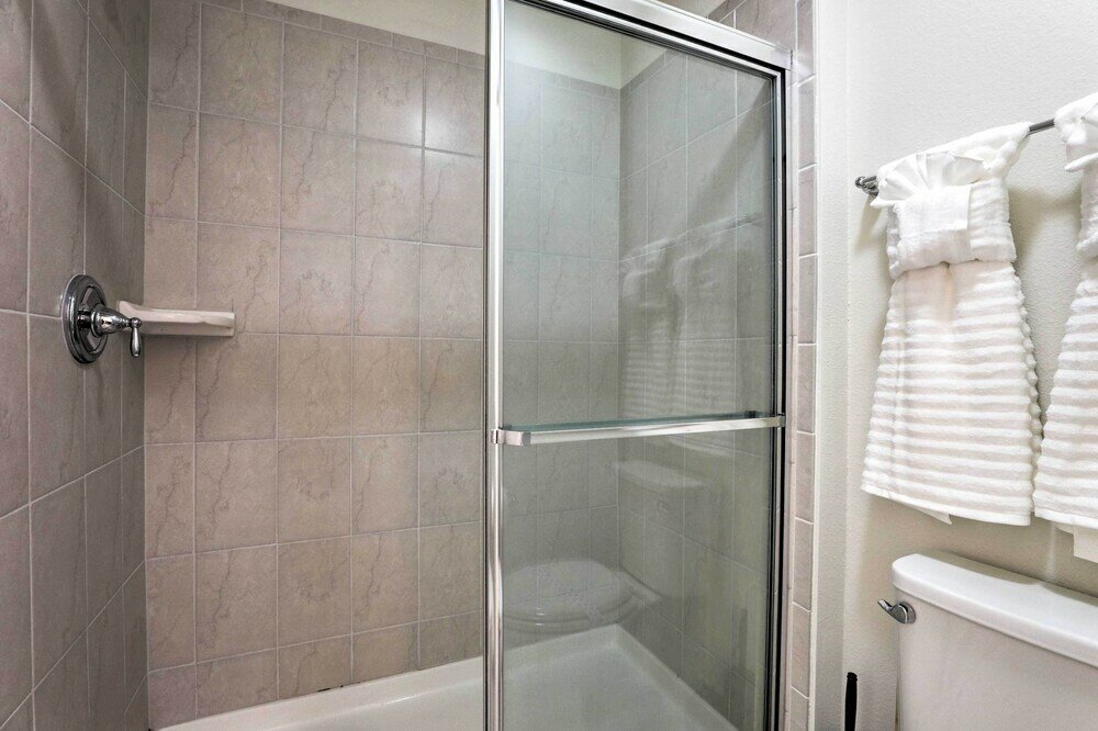 Фото Upscale Kissimmee Retreat