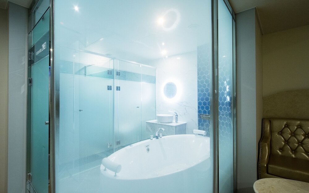 Фото Design Hotel 2ne1 Jukdo Market Pohang