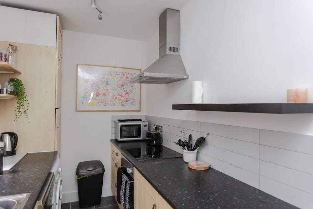 Фото Spacious 2 Bedroom Apartment Near Hampstead Heath