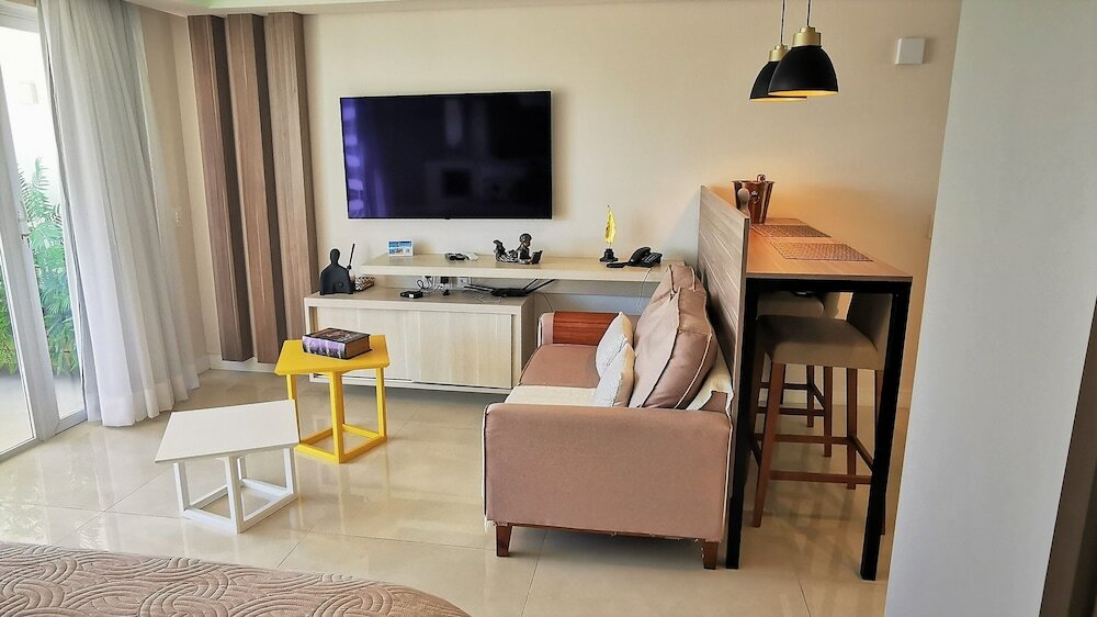 Фото Seaflats Iate Plaza Hotel