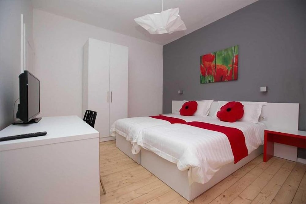 Фото Отель Liqeni Tirana