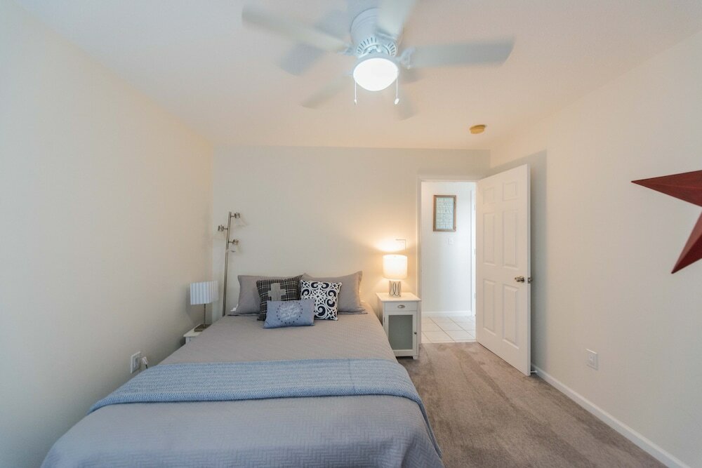 Фото Lake-front Luxury 5bdrm on Kentucky Lake - Jz Vacation Rentals