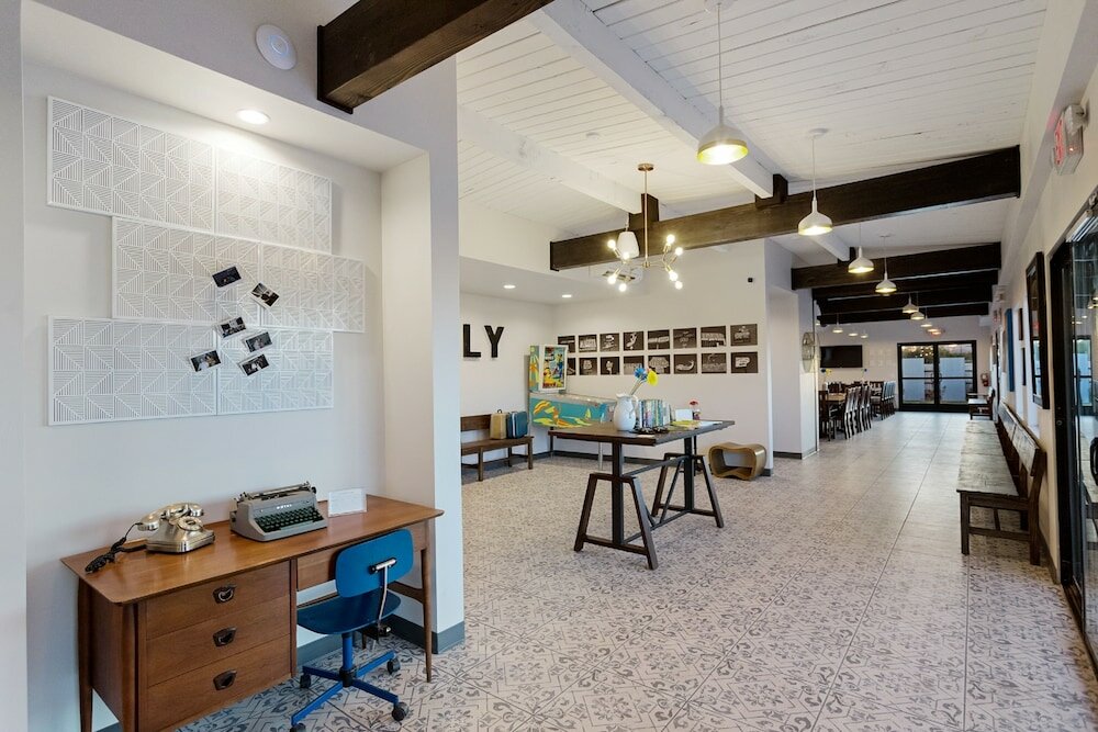 Фото Hotel McCoy - Art, Coffee, Beer, Wine